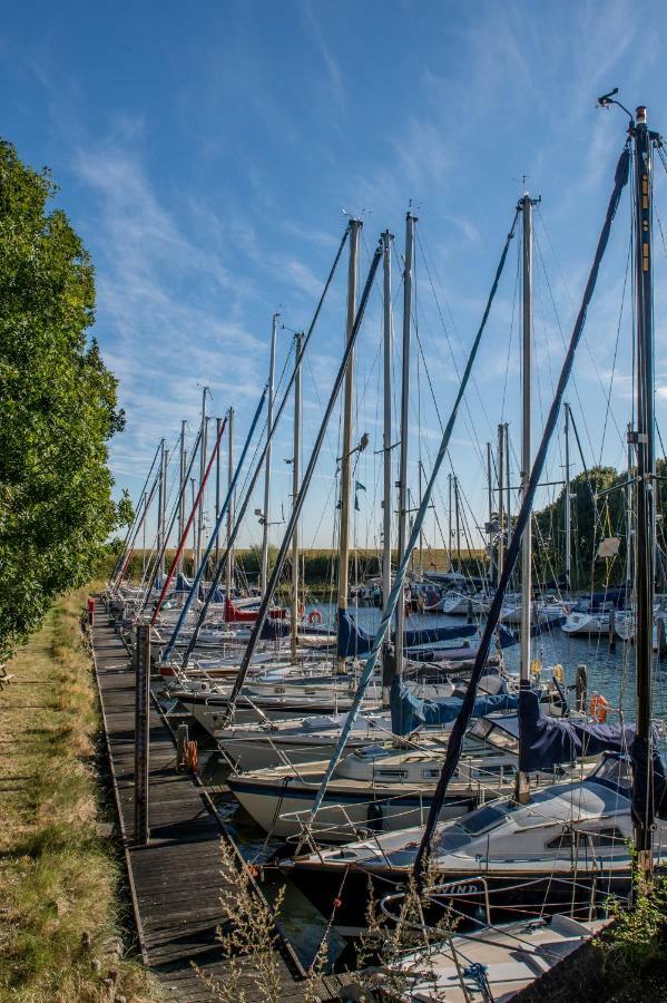 Hansa Watersport & Recreatie Wilhelminadorp 外观 照片